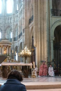 Sunday morning sedilia in Laetare Sunday pink vestments in the mid-twelfth century crossing of Noyon