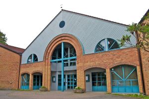 800px-Hauketo-Prinsdal_kirke_-_2011-09-10_at_17-12-04[1]